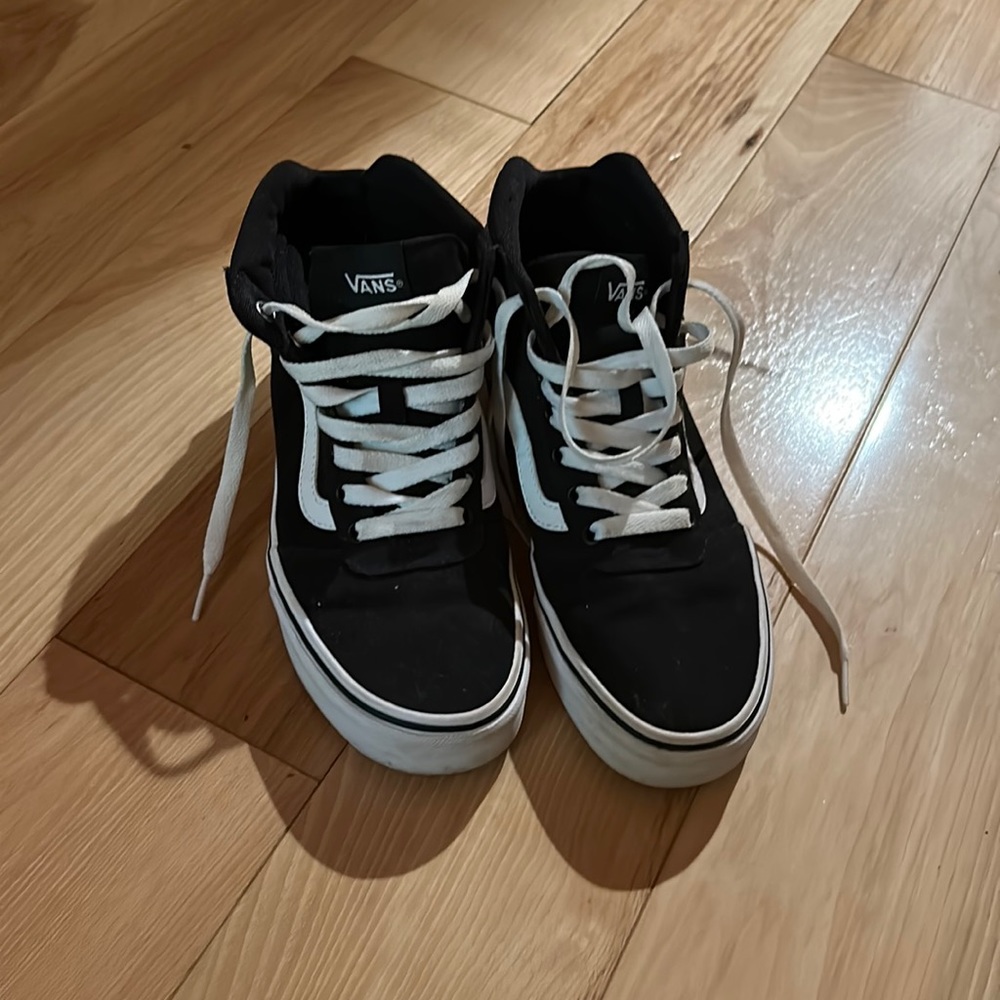 Black high top Vans size 8